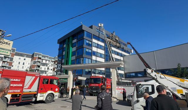 Gebze’de 8 Katlı Bina Alev Aldı!