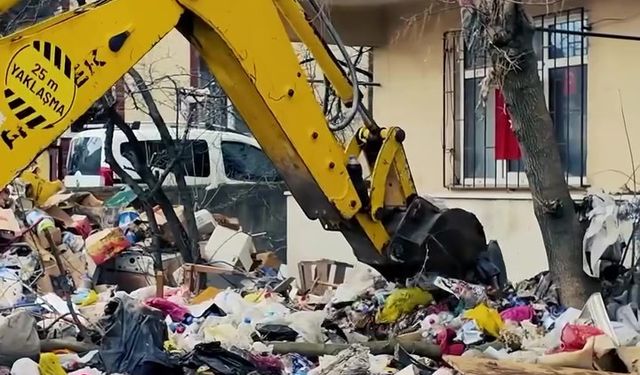 Derince’de Şoke Eden Manzara: Evden 30 Ton Çöp Çıktı