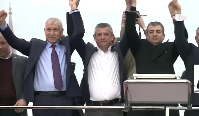 Özgür Özel Ve Zeydan Karalar  Buluşması Mitinge Dönüştü