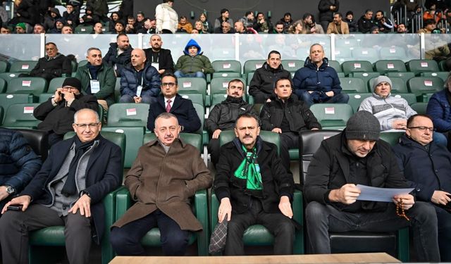 Kocaelispor–Beşiktaş Maçında Protokol Yoğunluğu