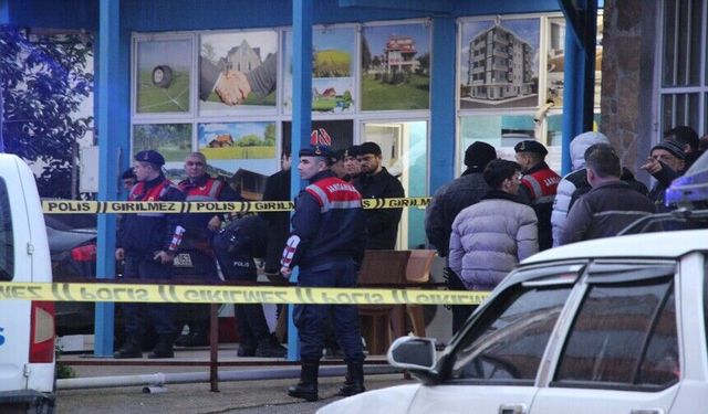 Eski Polis, Karısı ve MHP İlçe Başkanını Öldürdü