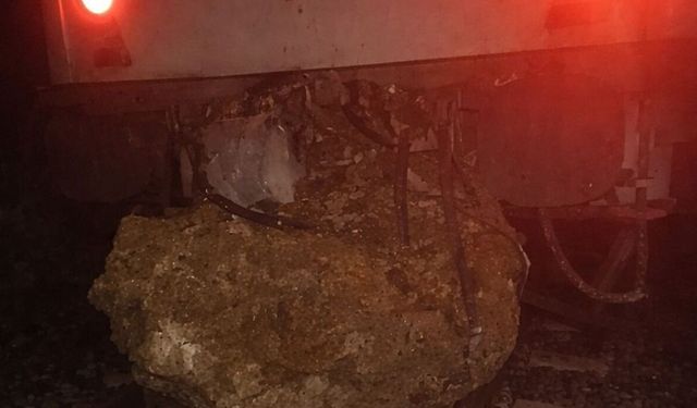 Tren Kazası: 150 Yolcu Tahliye Edildi