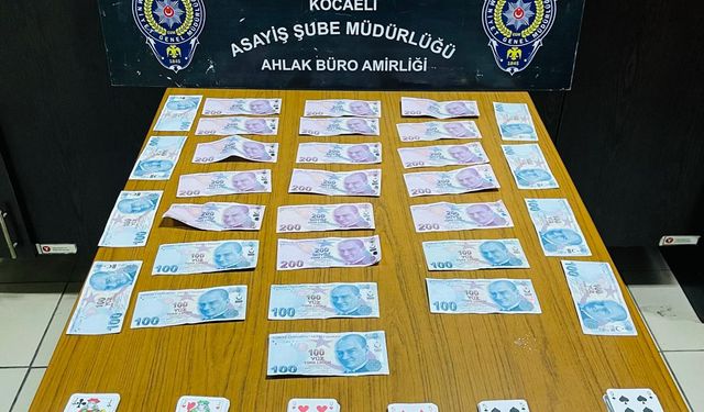 İzmit’te Kahvehaneye Kumar Operasyonu