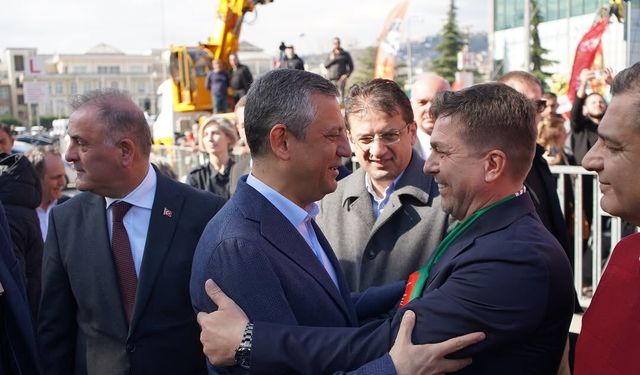 Sarı’dan Özel’e yakın karşılama