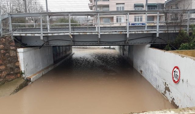 Kocaeli’de yağmur taşkına neden oldu