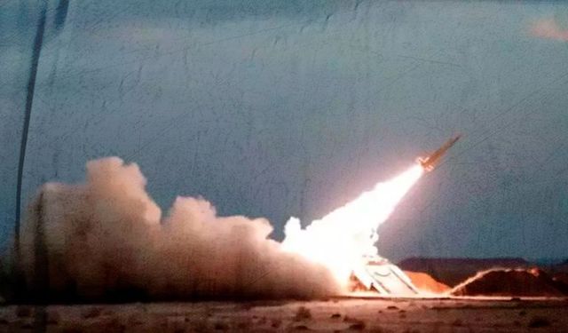 İran, Kıbrıs'ı Füzelerle Vurdu