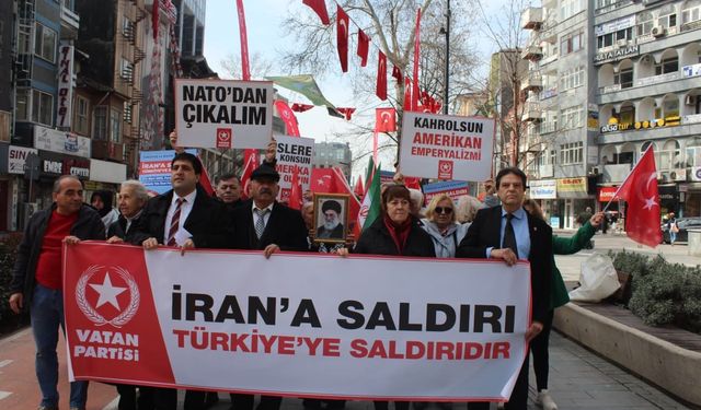 Kocaeli'de Hamanei Fotoğrafıyla Yürüdüler!