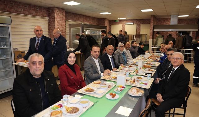 AK Partililer Gübretaş işçileriyle iftar sofrasında