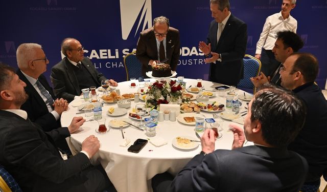 Başkan Zeytinoğlu’na iftar sonrası sürpriz