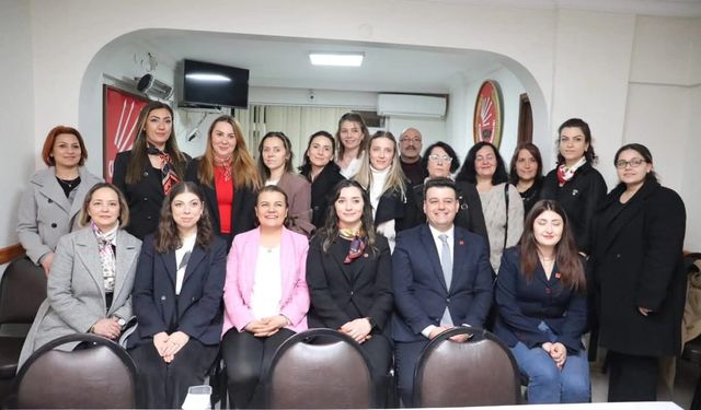 Başkan Hürriyet kahvehanelerde yurttaşla, ilçe örgütünde partililerle