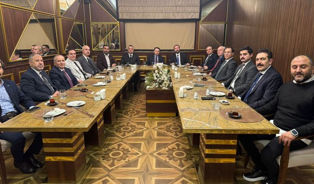 Bakan Gürlek’in katıldığı iftarda Kocaeli iş dünyası masada