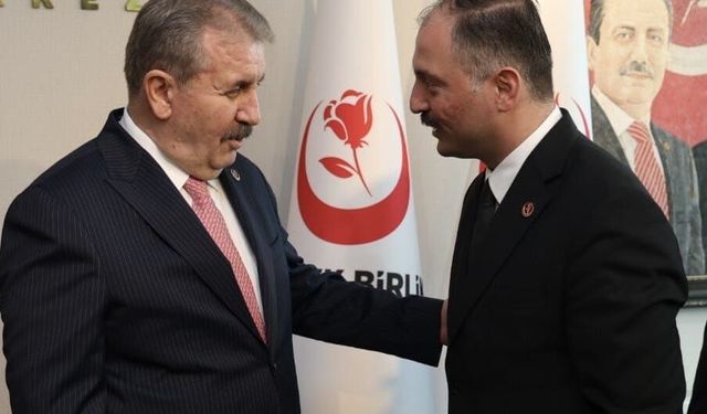 Küpçü, Genel Başkanın elini öptü: "Kocaeli'ne selamları var"