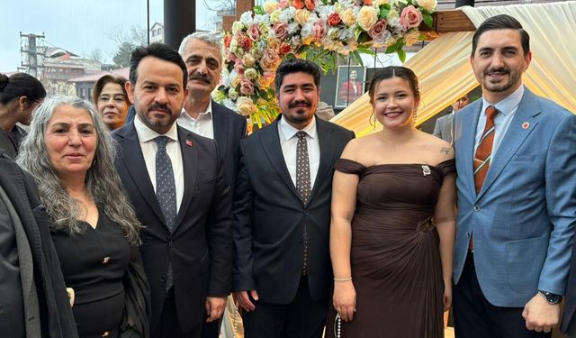 CHP'li iki isimden bayramda çifte sevinç