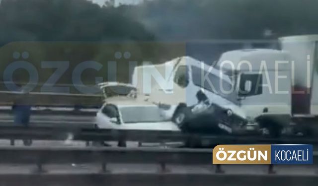 Kocaeli'de Zincirleme Kaza! İstanbul Yönü Kapandı
