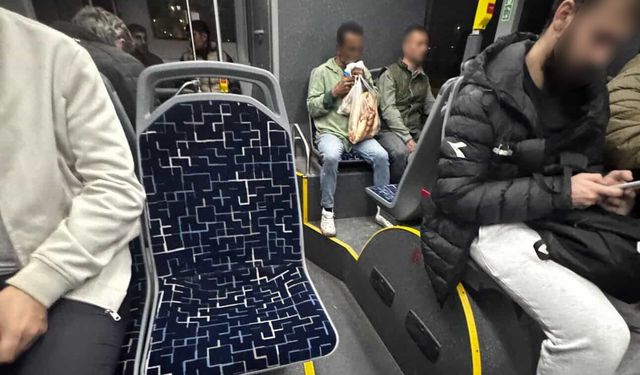 Halk Otobüsünde Şok Eden Görüntüler!