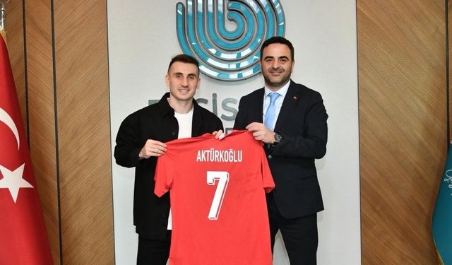 Dünya Kupası kahramanı Kerem’den Başkan Özlü’ye ziyaret