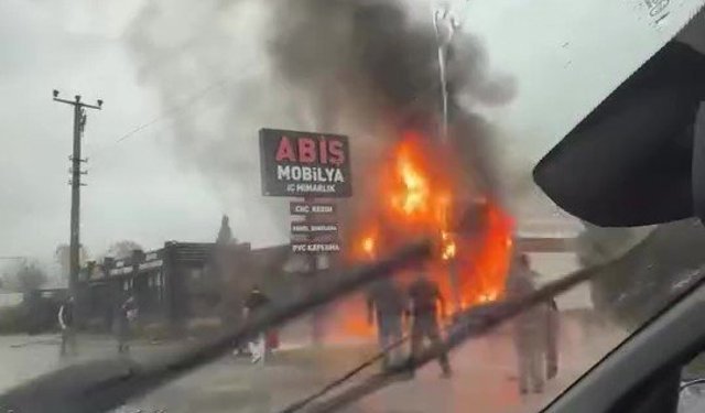 Başiskele’de İş Yeri Alevlere Teslim Oldu