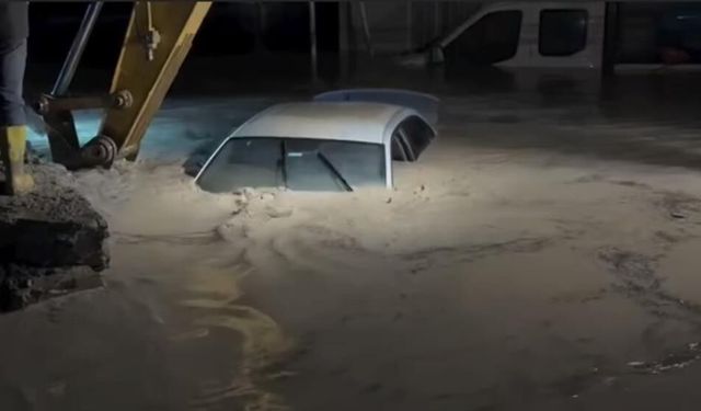 Feci Son: Sele Kapılan Araçtan Çıkamadılar