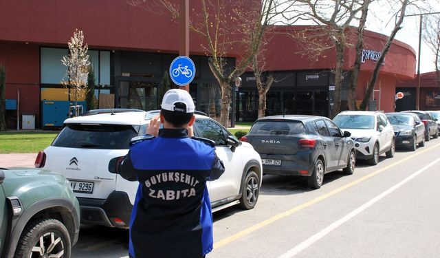 İzmit’te Trafiği Kilitleyen Parklara Ceza