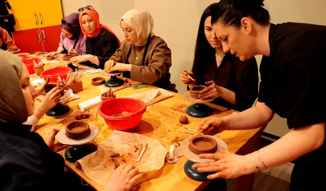 Çamurdan sanata uzanan eğitim Kocaeli’de yeniden başladı