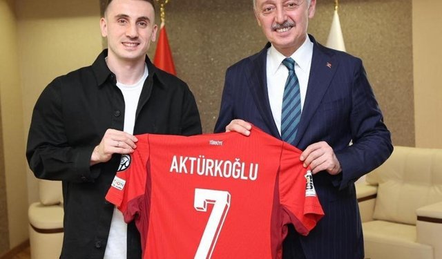Kerem Aktürkoğlu’ndan Başkan Büyükakın’a Milli forma