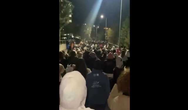 Umuttepe’de Kız Öğrenciler Eyleme Çıktı