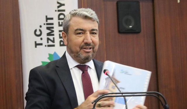 Ünlü’de Hürriyet’e: Faaliyet raporu değil fotoğraf albümü!