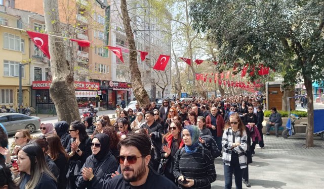 Binlerce Öğretmen İzmit Sokaklarında Yürüdü