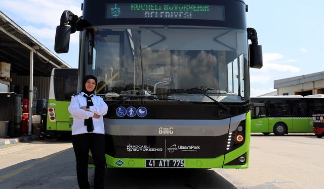 Kocaeli’nin Direksiyonundaki Anneler Hem Yol Taşıyor Hem Hayata Yetişiyor