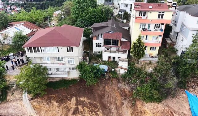 İzmit'te Toprak Kayması Havadan Görüntülendi