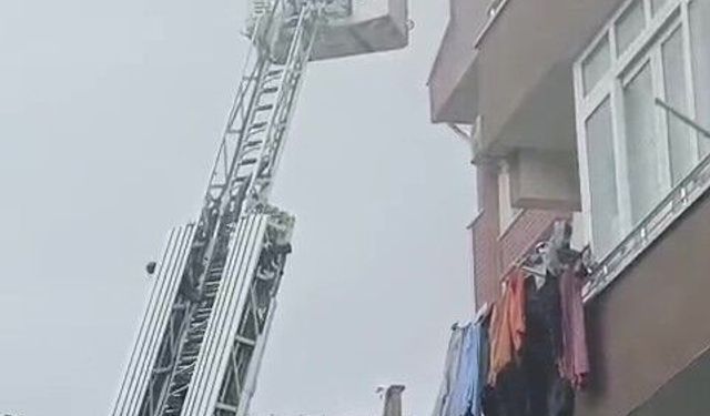 Kocaeli'de yangın paniği: Bina sakinleri sokağa döküldü