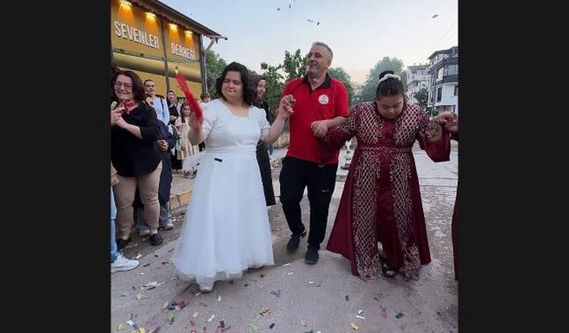 Bir gece, bir hayal, yüzlerde tebessüm