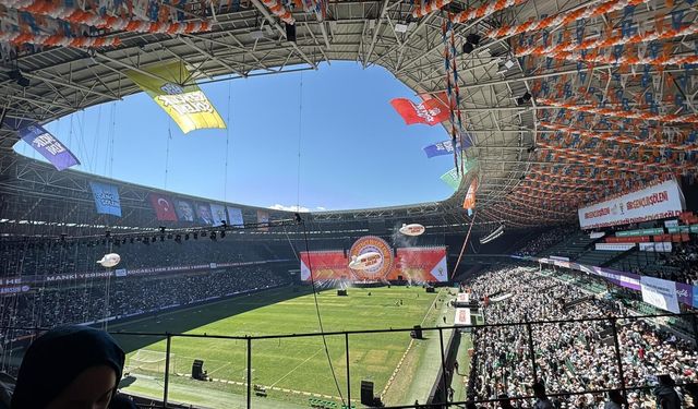 Gençlik Şöleni Başladı: Binlerce Genç Kocaeli’ye Akın Etti