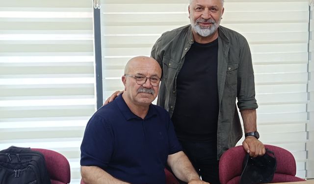 İlhami Şahbaz Okurlarıyla İmza Gününde Bir Araya Geldi