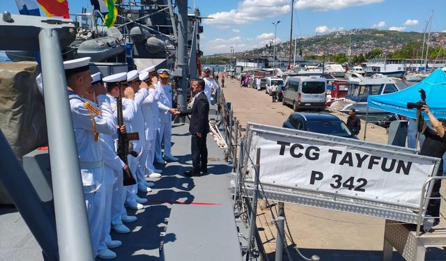 Vali Aktaş’tan TCG Tayfun’a Ziyaret