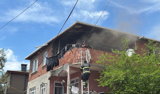 Kocaeli'de Anne ve Bebeği Alevlerin Ortasında Kaldı!