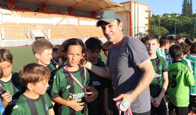 İzmit'in Kurtuluşu Futbol Şenliğiyle Kutlandı