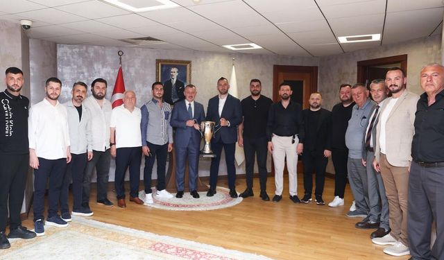 Başkan Büyükakın şampiyon Gölcükspor’u ağırladı