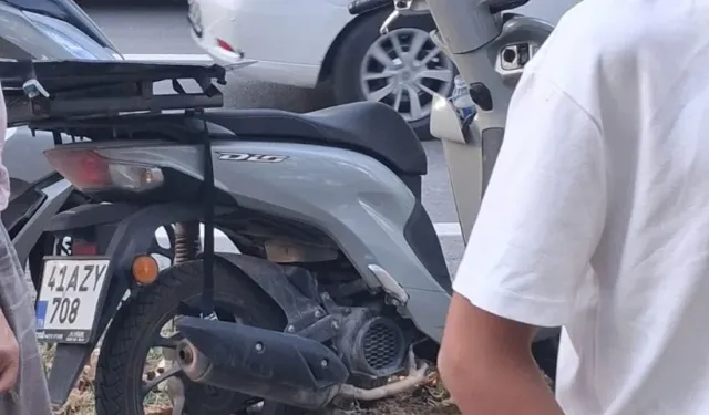 Gölcük’te motokurye yola savruldu
