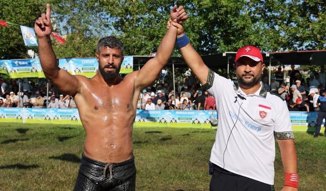 Namazgâh Güreşlerinde Altın Kemer Seçkin Duman’ın