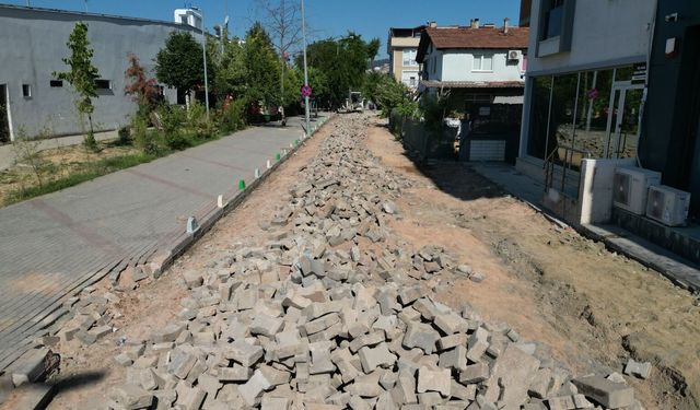 İzmit’te 5 sokakta yol ve kaldırım çalışması