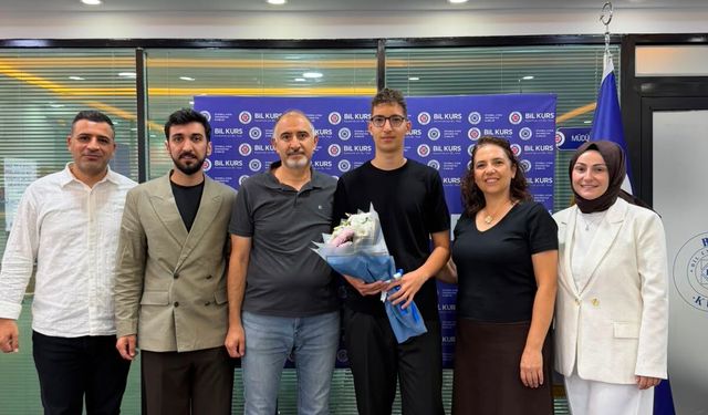 İzmit BİL Kurs öğrencisi YKS’de Türkiye derecesi yaptı