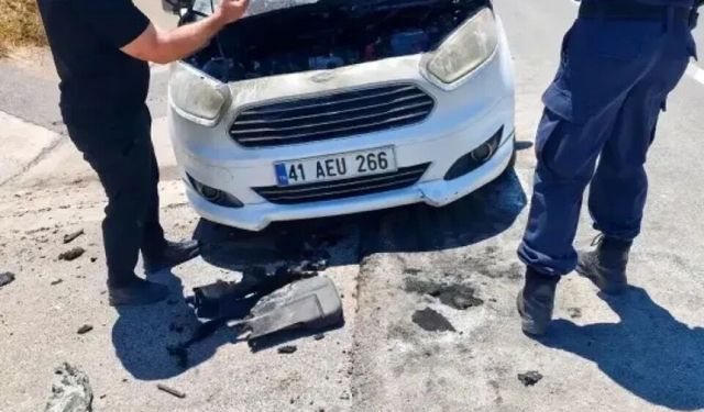 Kandıra yolunda otomobil alev aldı