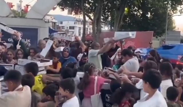 Körfez'de 52'inci Kiraz Festivali'nde kirazlar yağmalandı