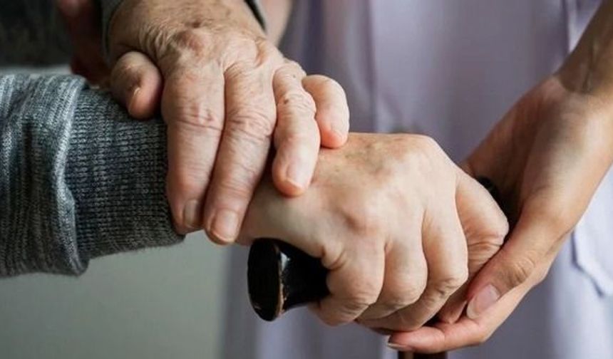 Yaşlanmaya Bağlı Sarkopeni Nedir? Nelere Dikkat Edilmeli? Nasıl Beslenmeli?