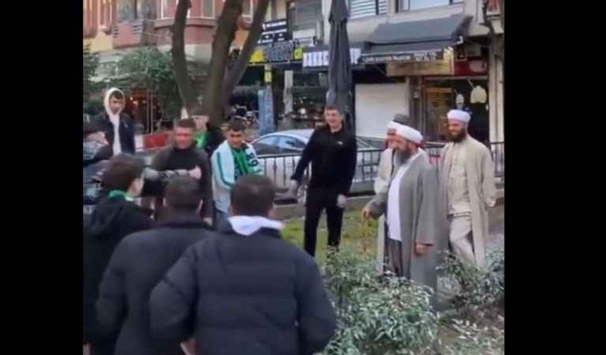 Taraftarlar Tebliğcilerle slogan attı!