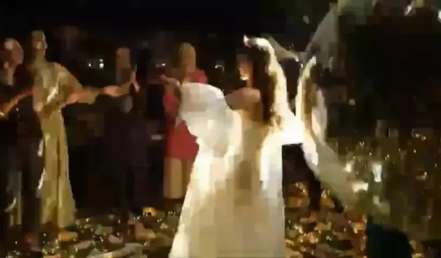 Disko topunun gelinin üstüne düştüğü anlar kameraya yansıdı