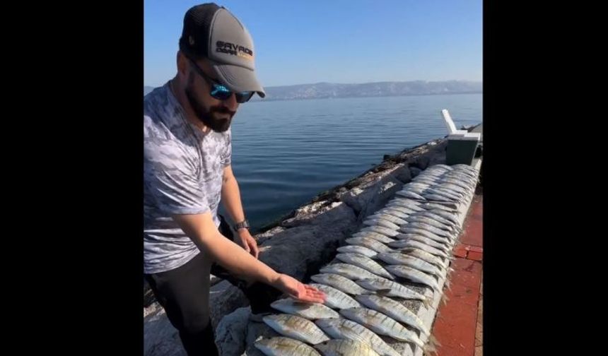 İzmit Körfezi’nde 2 Saatte 100 Kilo Balık Avladı: “İhtiyaç Sahiplerine Dağıtıyoruz”