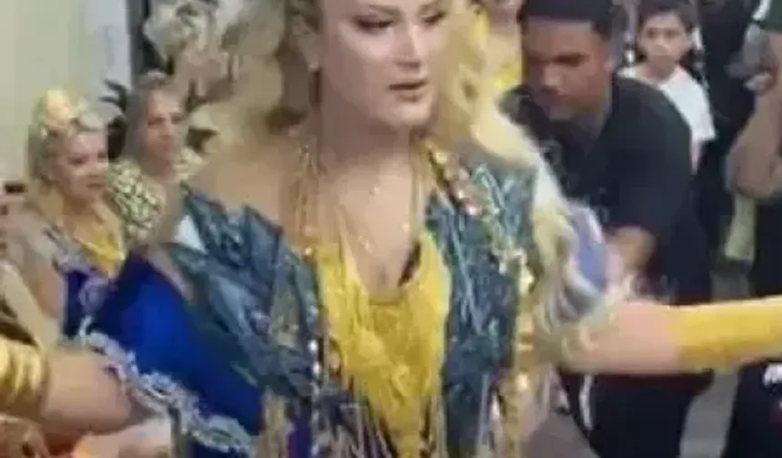 Kobra Murat’ın Kızına Boyunu Geçen Altın Takıldı! Dövizden Şemsiye Yapıldı!