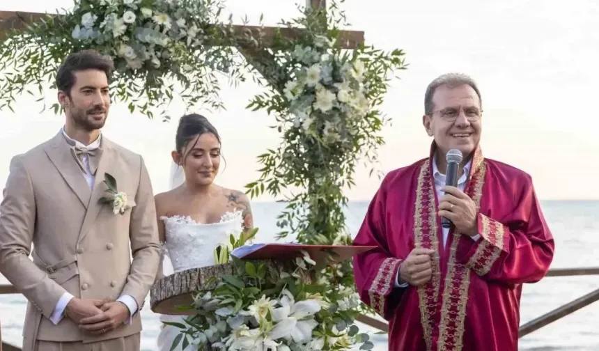 Melek Mosso’dan sürpriz karar 